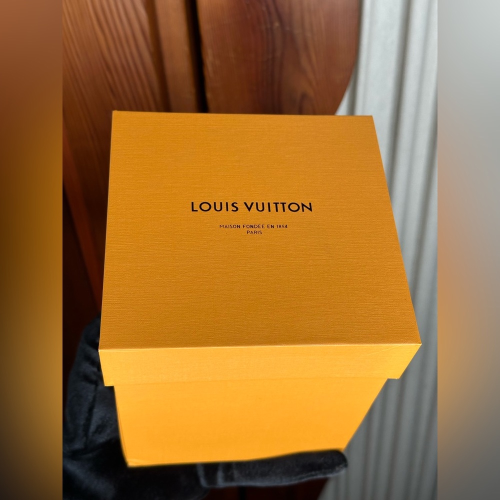 Louis Vuitton Vivienne Musical Snow Globe - Picture 7 of 7